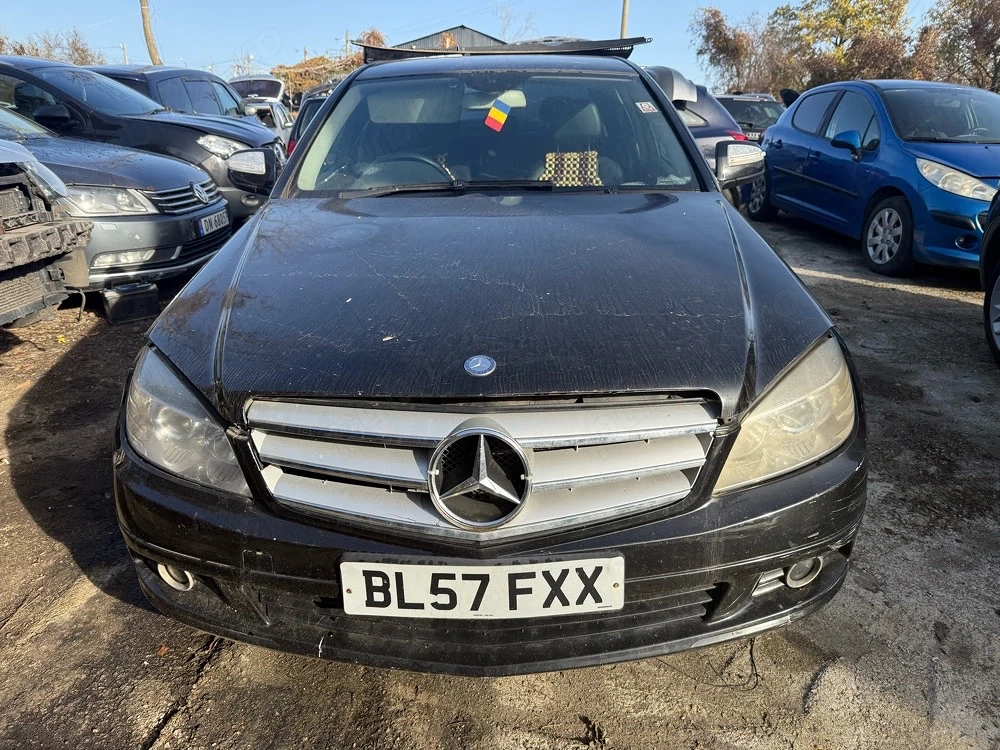 Dezmembrez Mercedes C class 2009