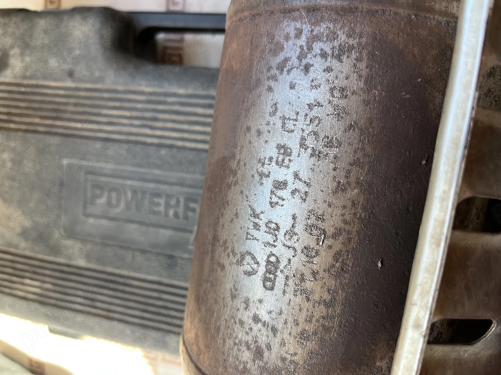 Vând catalizator golf 4