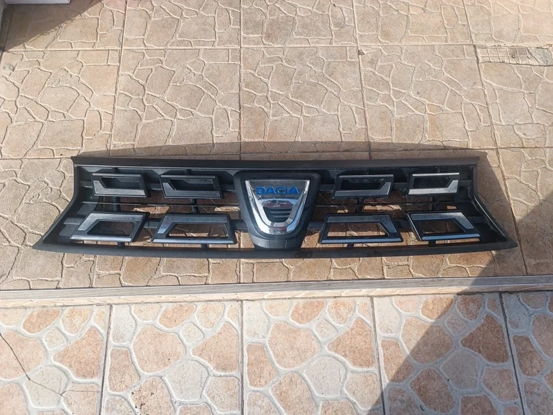 Grila originala Dacia Duster