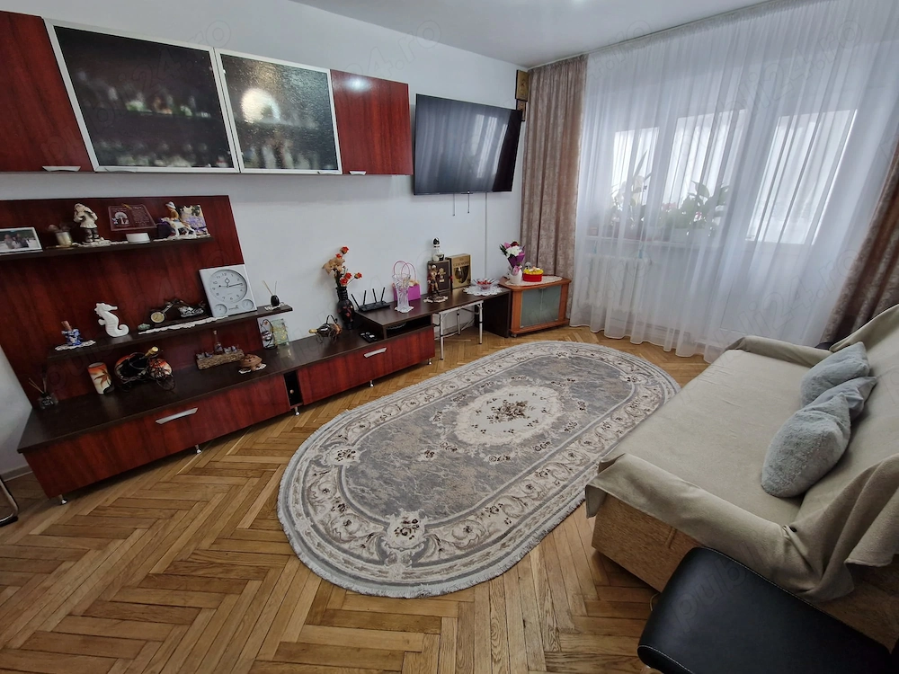 Persoana fizică vând apartament cu două camere 