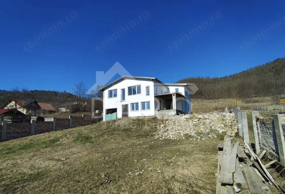  Casă spațioasă de vanzare | 202 mp utili | Tofalău | 180.000 €