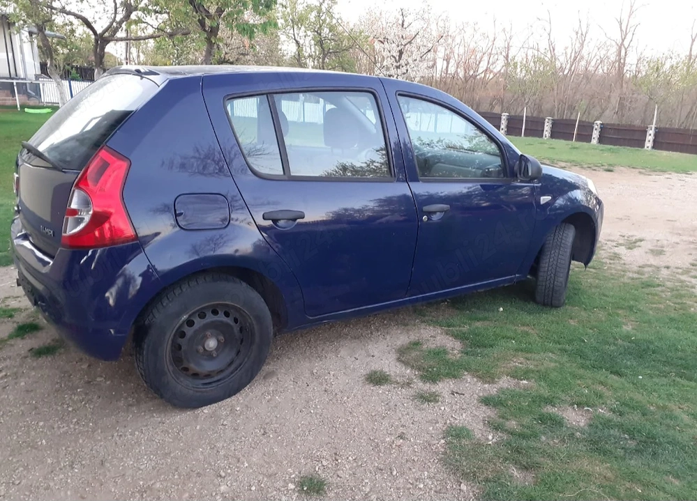Dezmembrez dacia Sandero