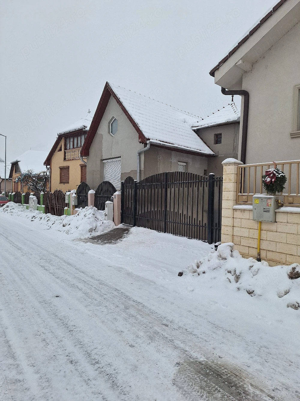 Schimb casa cu apartament cu 3-4 camere