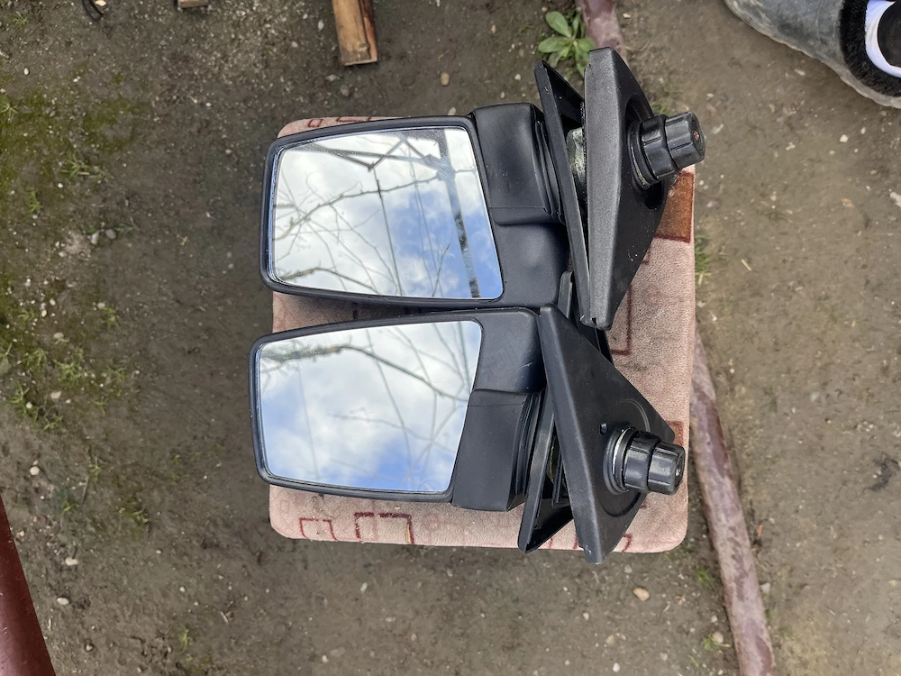 Vând oglinzi Dacia 1310