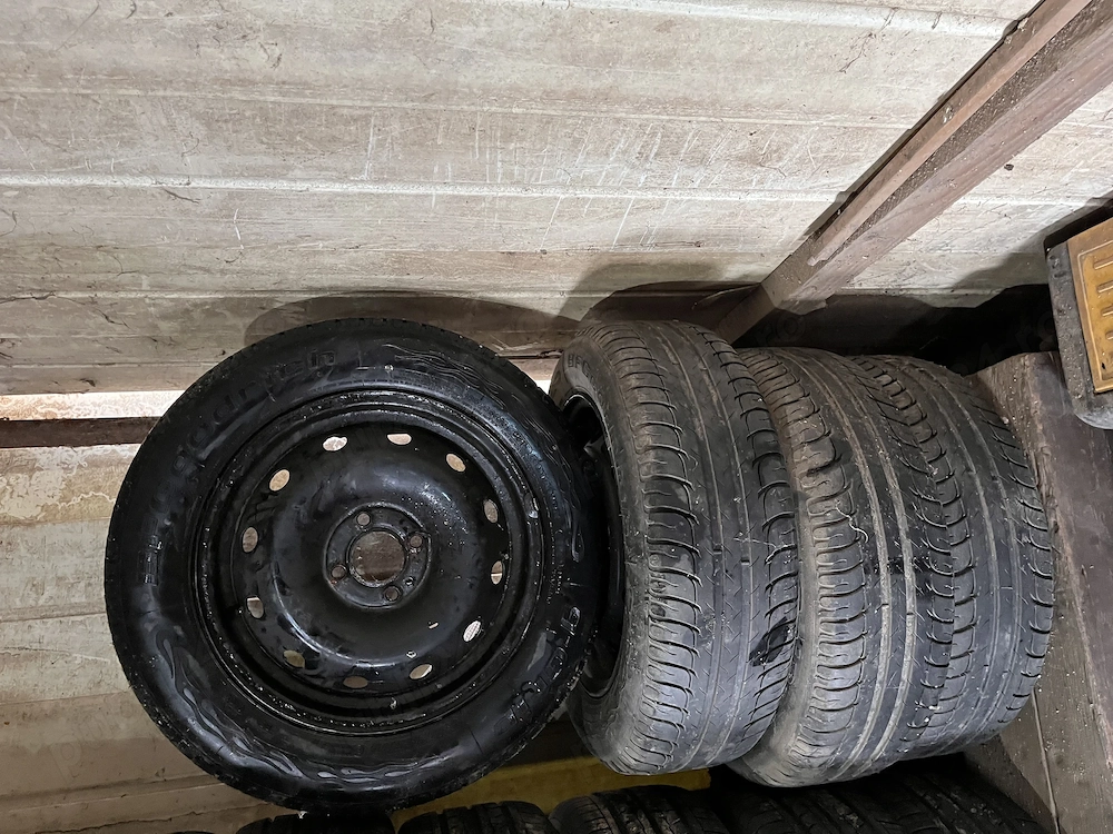 Vând anvelope de vară  Logan 