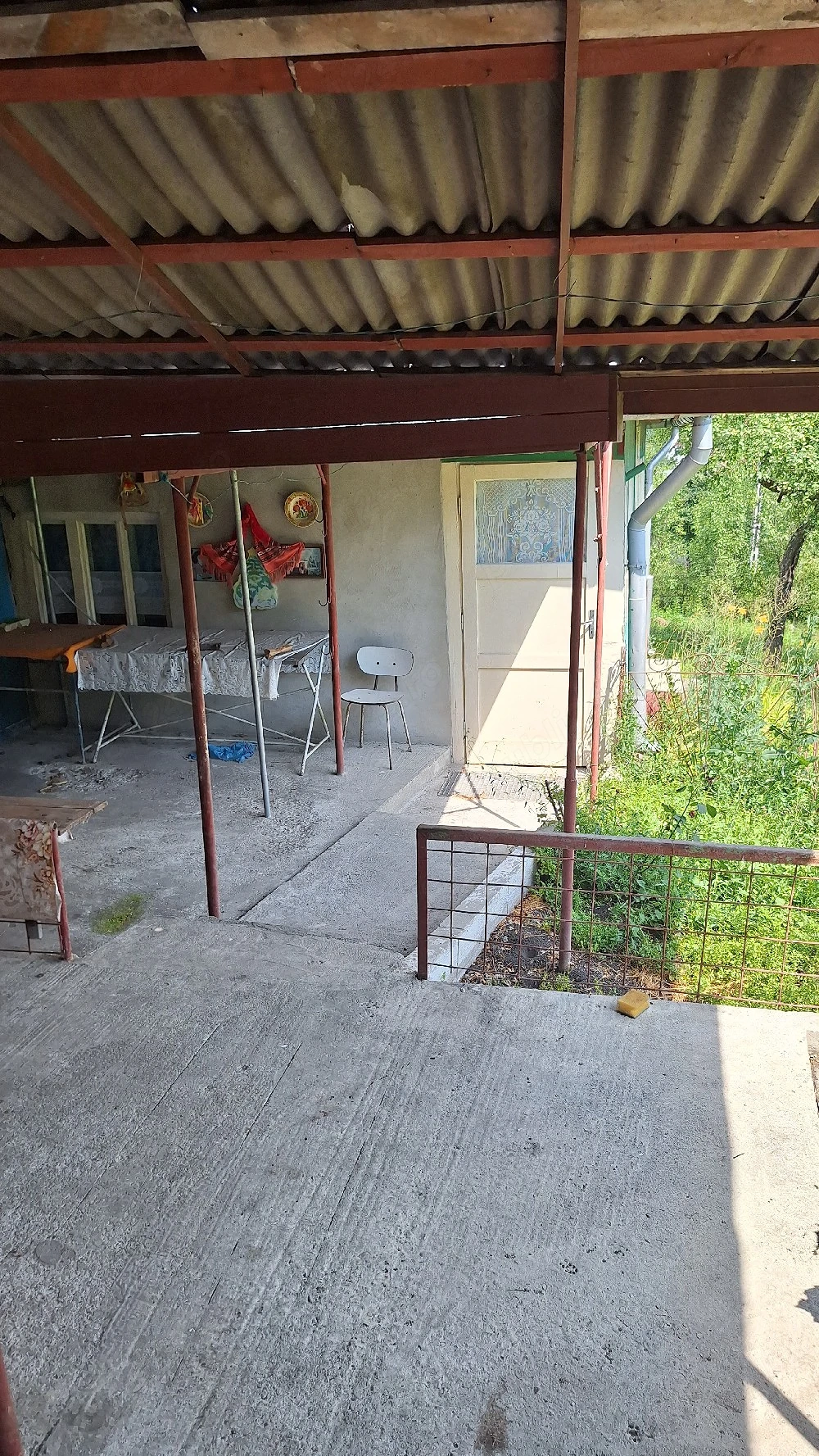 Casa cu teren aferent