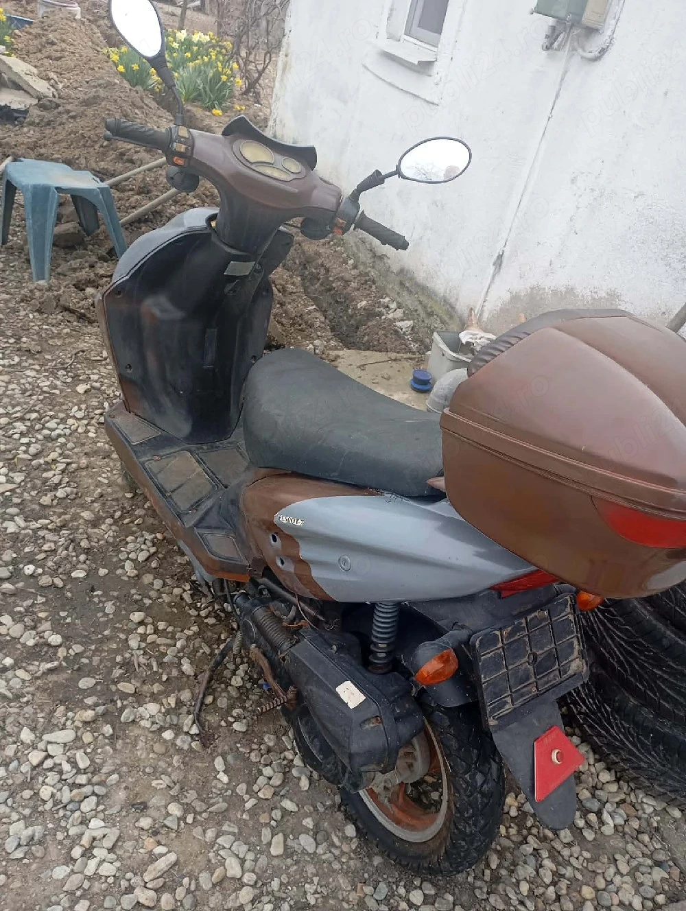 Vand scuter benzina ,motor 50 c,neinscris