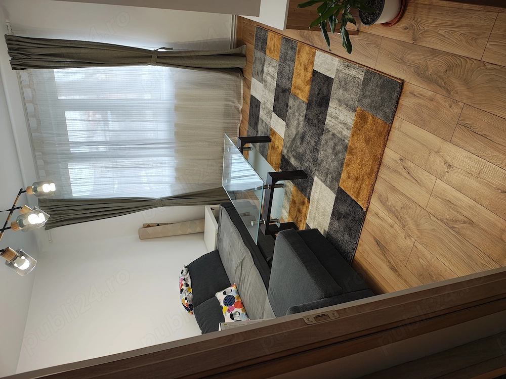 Închiriez apartament 