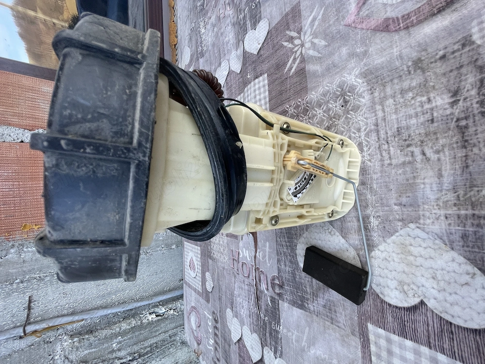 Vand pompa benzina 1.4 benzina de Polo 2001 50 lei