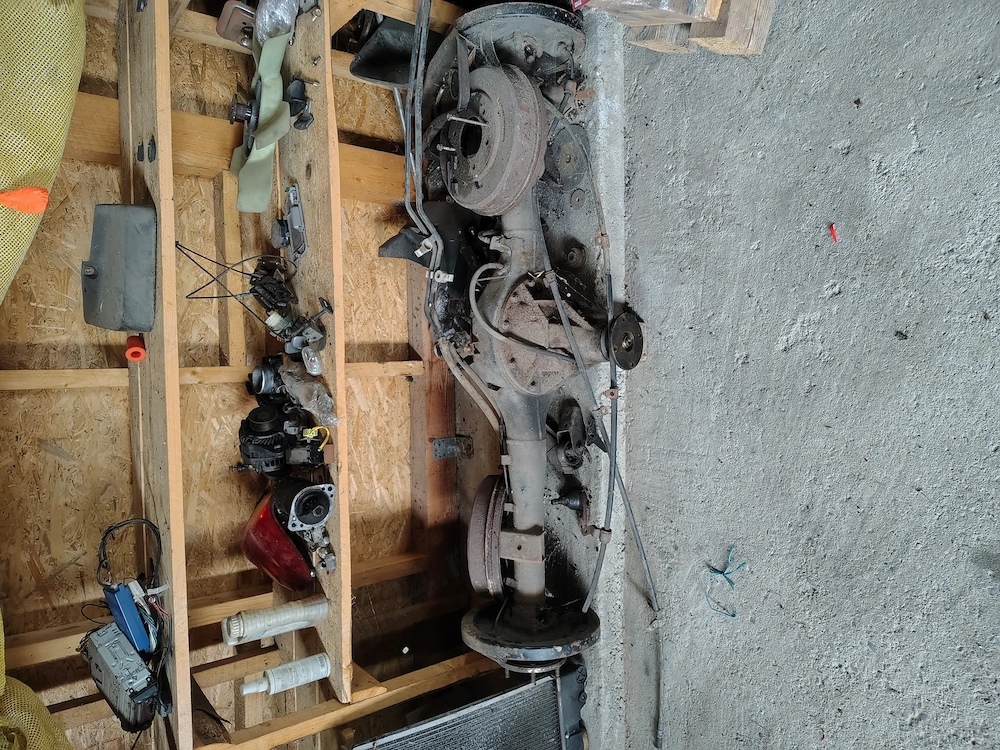 Vând grup spate Mitsubishi L200 an 2006-2009 