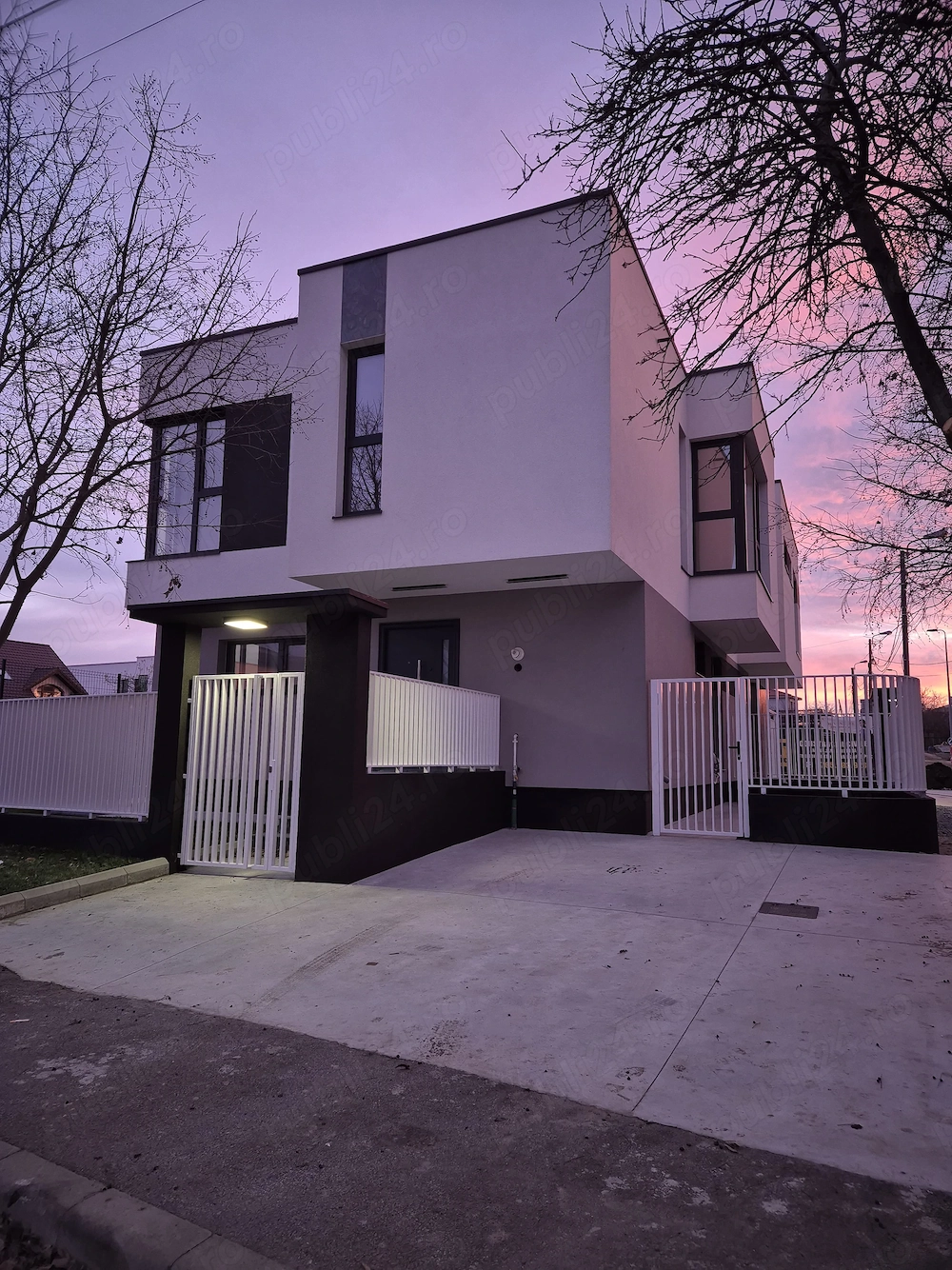 Casă nouă de vânzare   poziție pe colț, curte pe 3 laturi, zona Elvila 