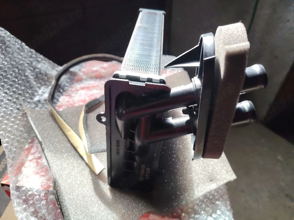 vând radiator golf 4