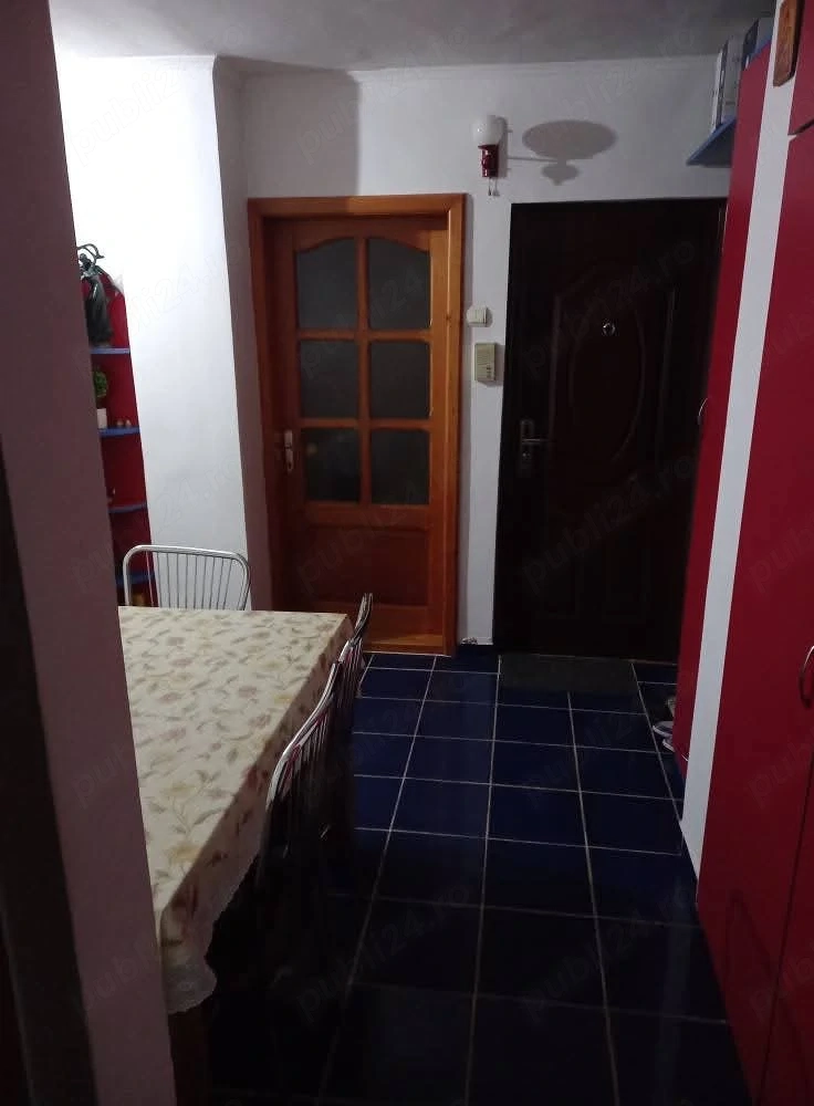 Inchiriez apartament cu 2 camere 