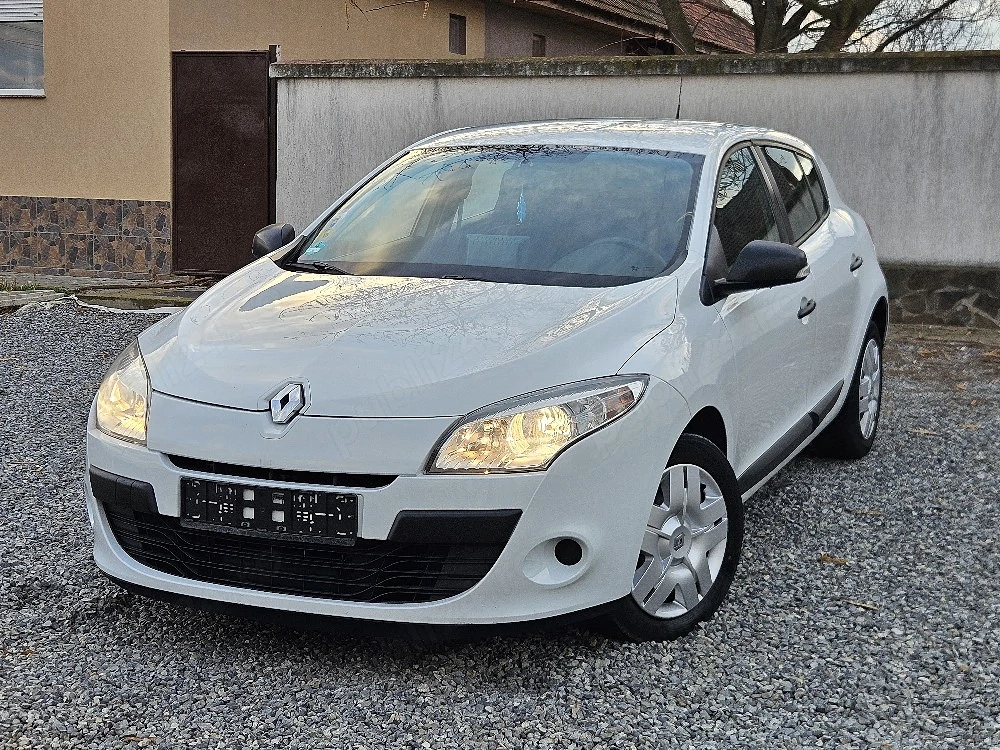 Renault Megane 3 -Anul 2011- 1.6(Benzină), 100 Cai, Euro 5