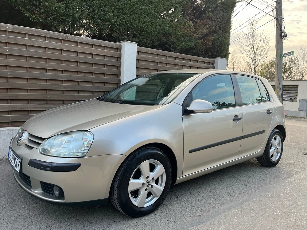 * Volkswagen Golf 5   