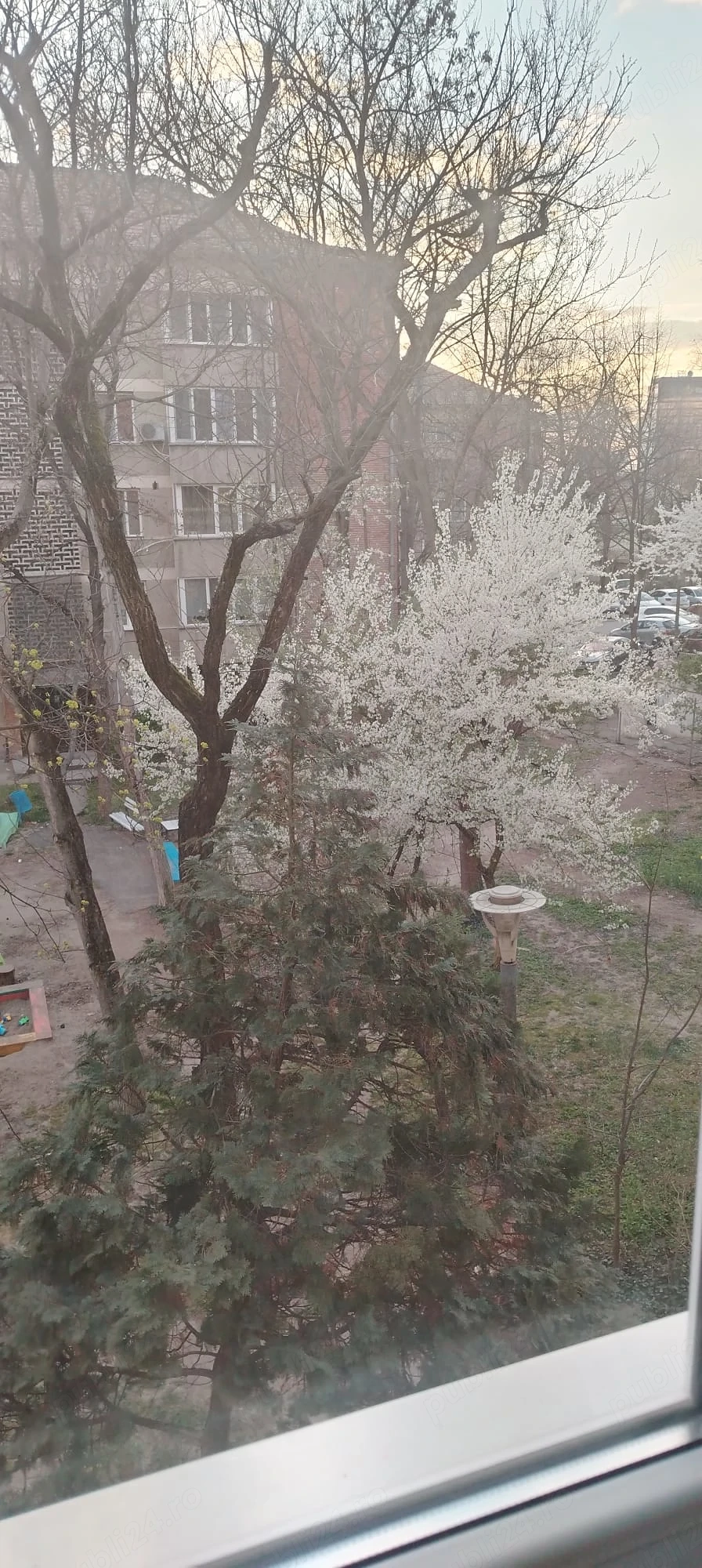 Inchiriez apartament cu 3 camere Vasile Lucaciu