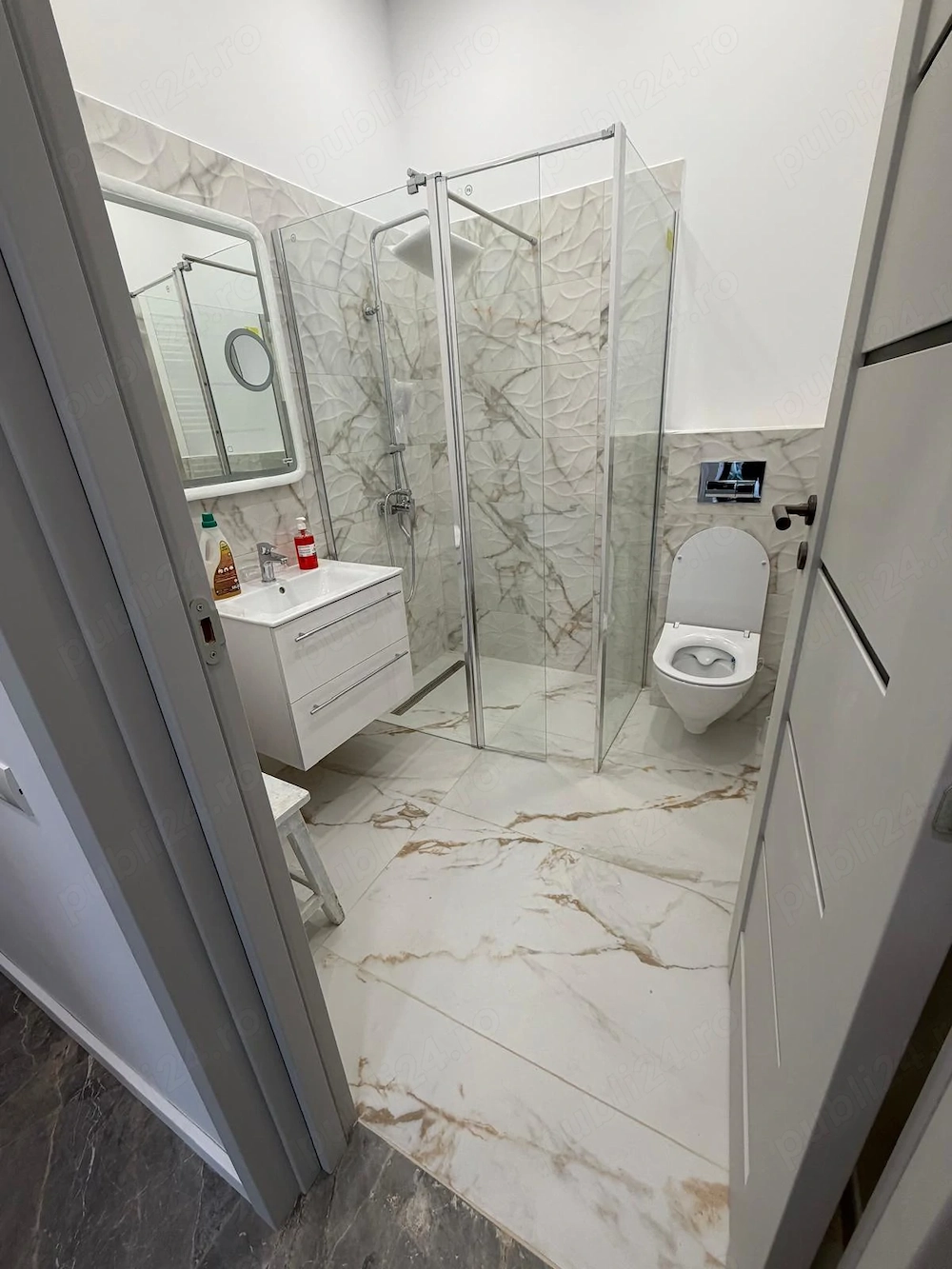 Inchiriez casa Bucurestii Noi