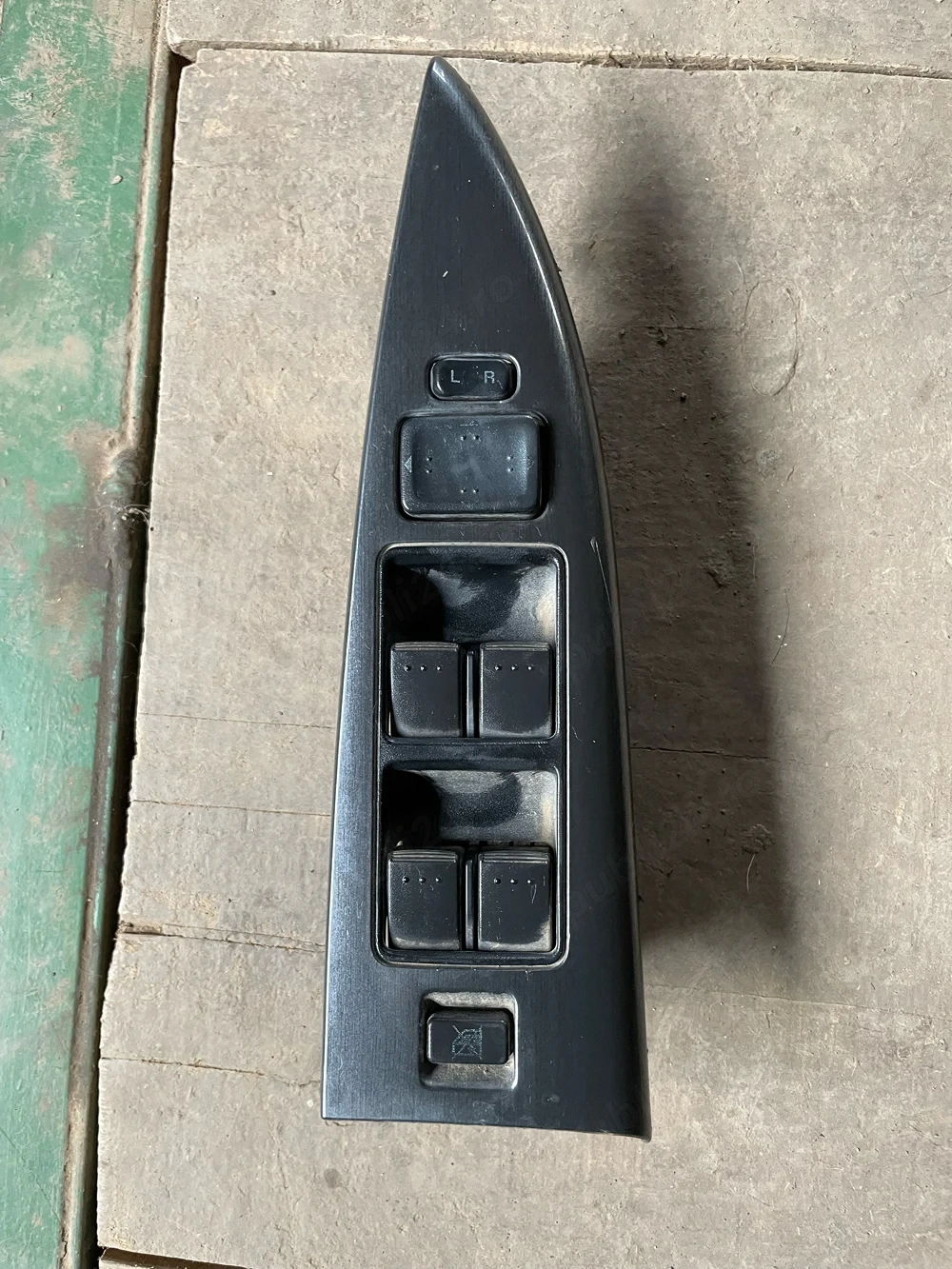 butoane geam mazda 6 2007