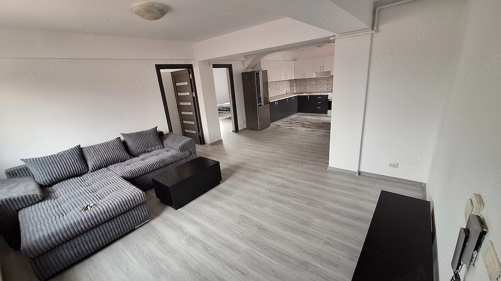 Proprietar închiriez apartament 3 camere in vila 