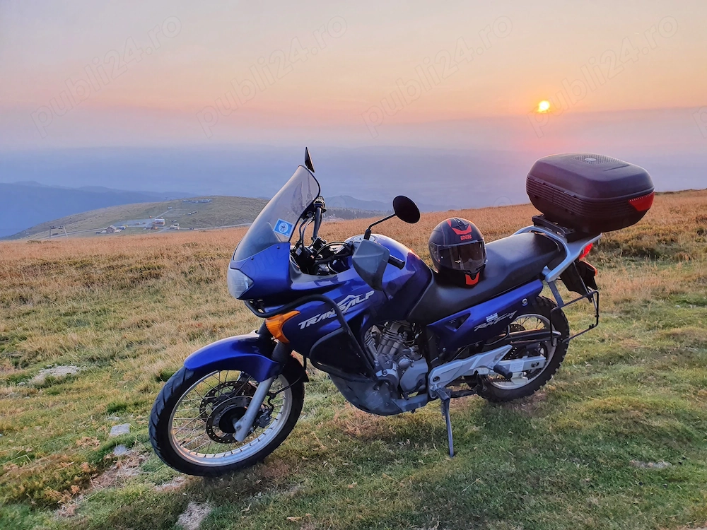 Vand motocicleta Honda Transalp 650.