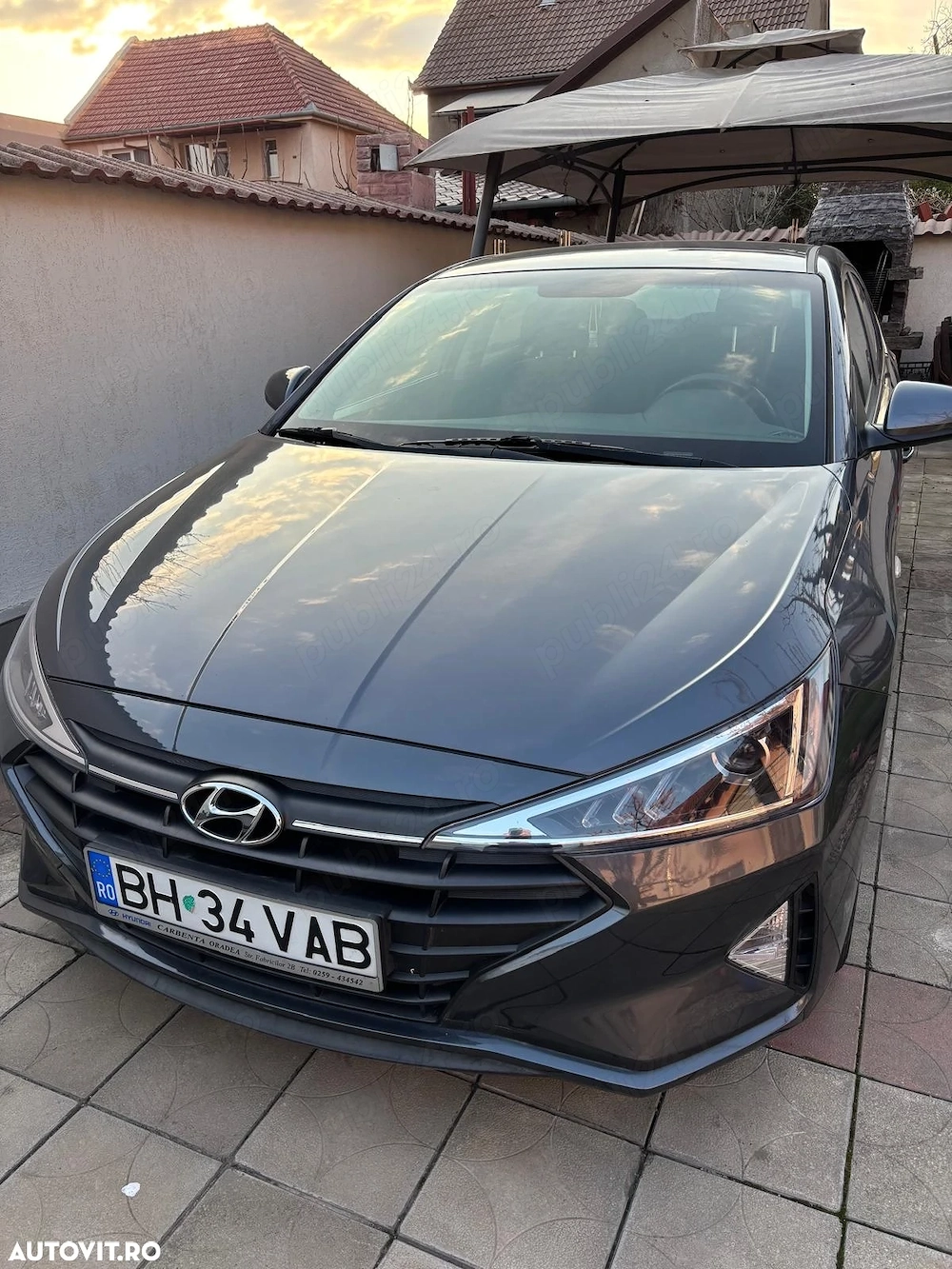 Hyundai Elantra 1.6 MPI   2  km reali