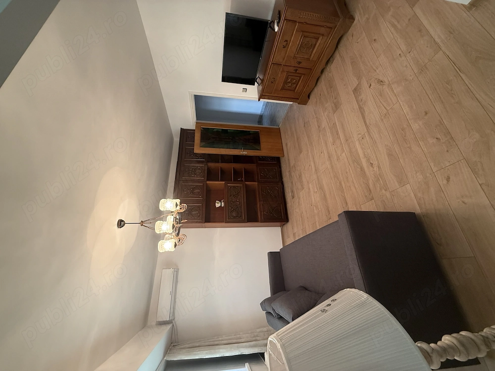 Proprietar închiriez apartament 4 camere decomandat. Prima închiriere