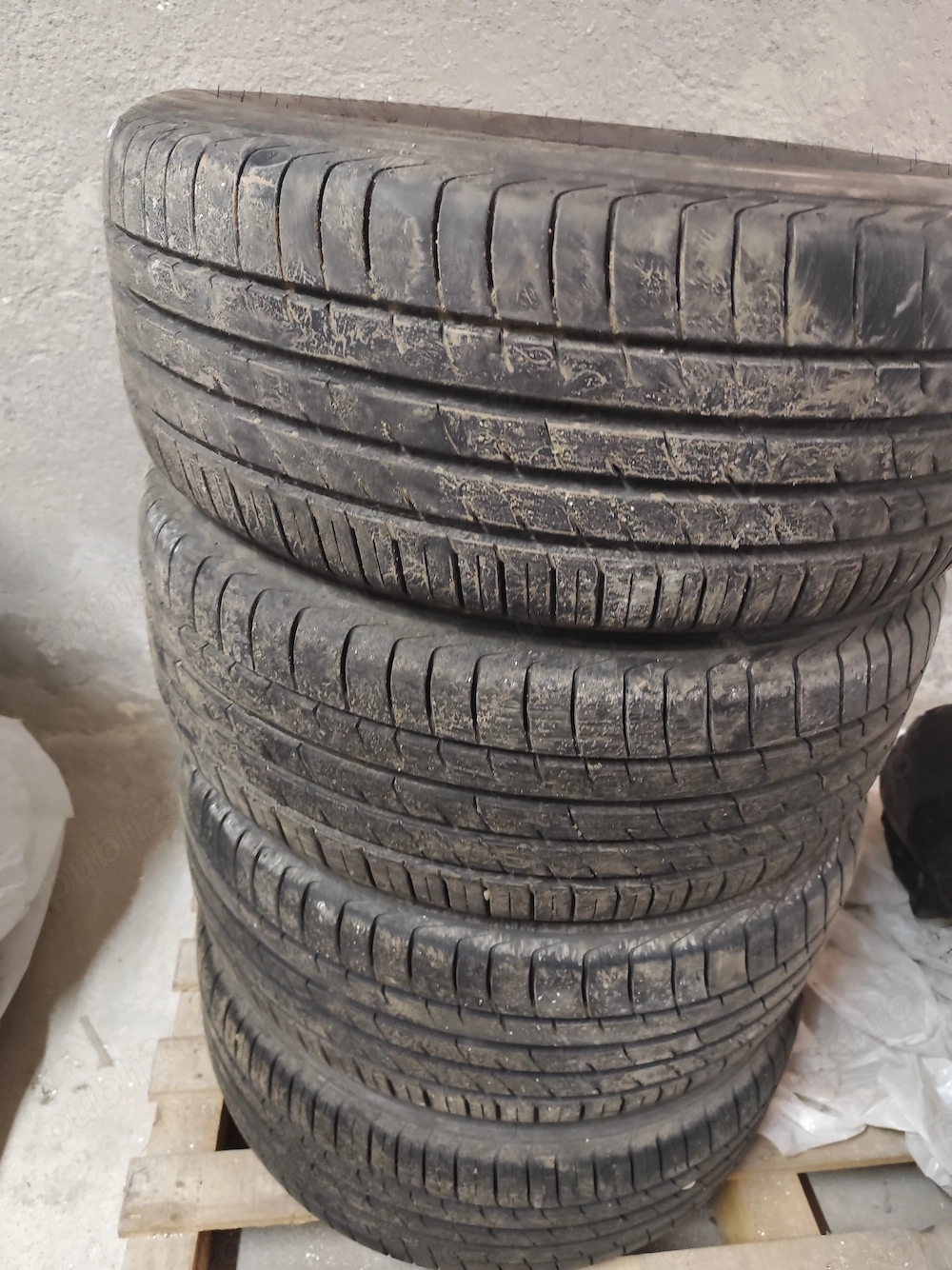 Vând anvelope Vara 235/55/18