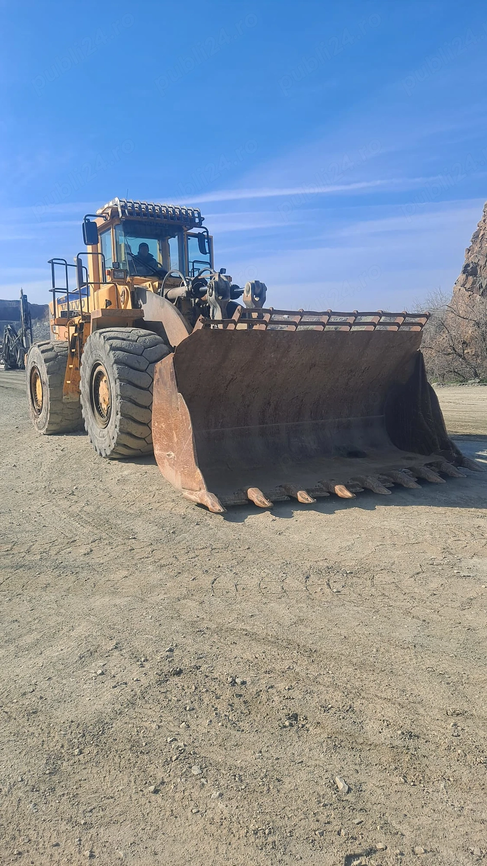 Incarcator cu o cupa Volvo L330E