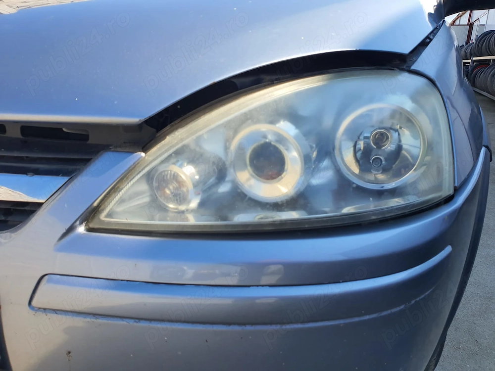 Far dreapta/stanga Opel Corsa C