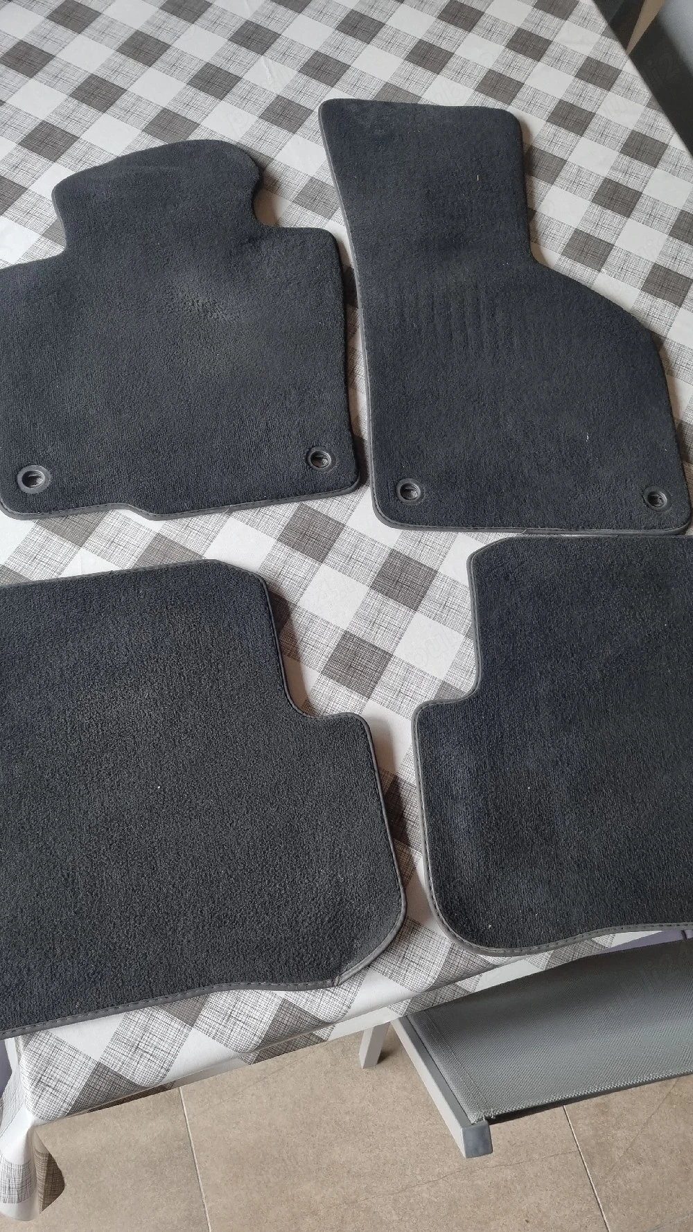 Presuri mochetă VW Passat B6