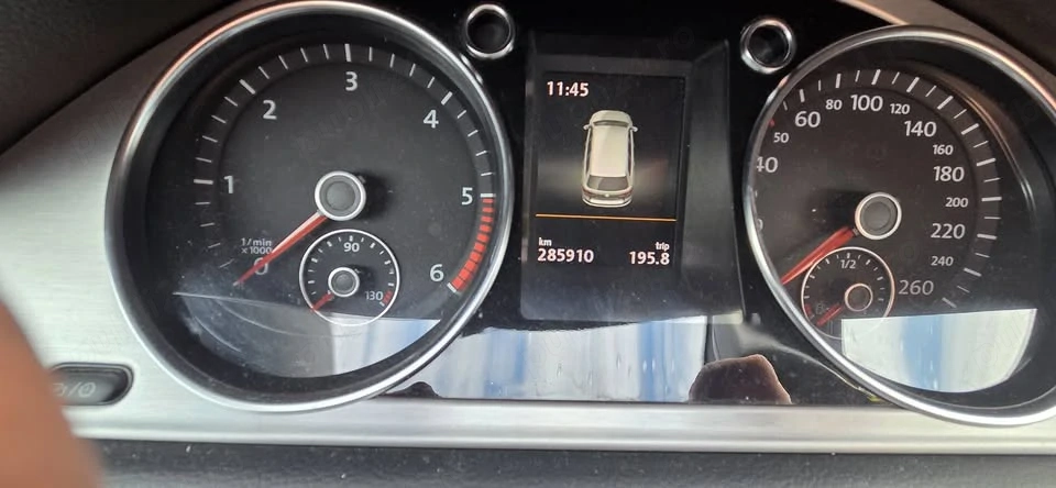 Vând Wolkswagen Passat Avant LimitedEdition BlueMotion 2014-2015R-Line