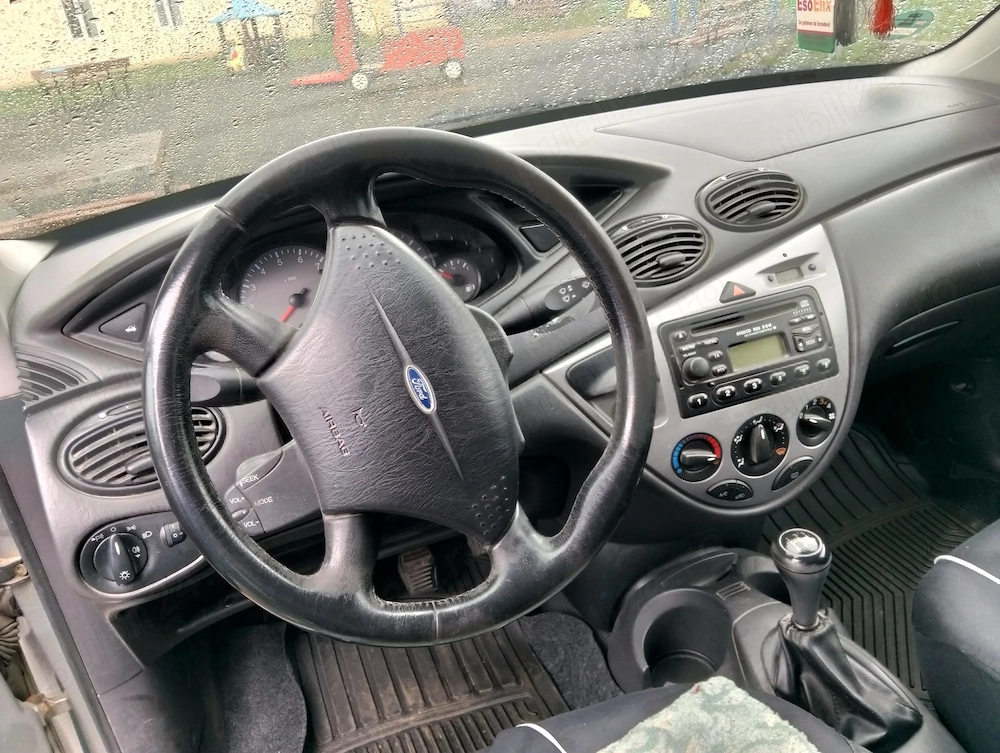 Mașina Ford Focus 