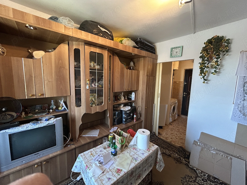 Vand apart.1 cam.in Sanicolau Mic,gara Aradul Nou,str.Frunzei,et.3 din 4, este renovat