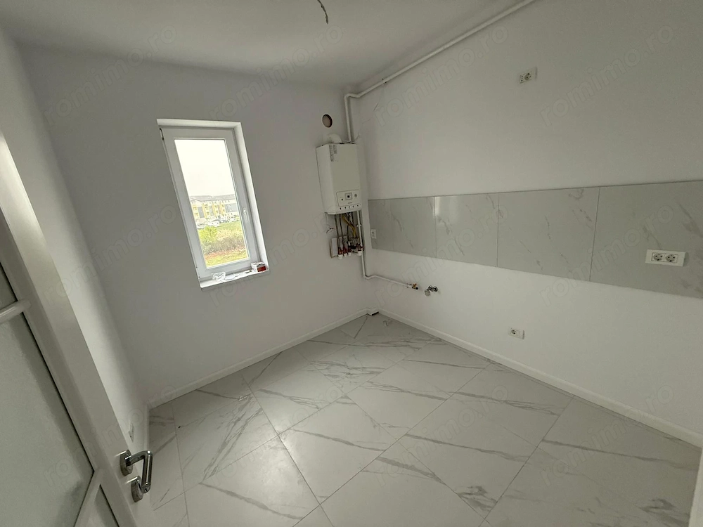 Braytim. Bucatarie inchisa. Etaj intermediar.