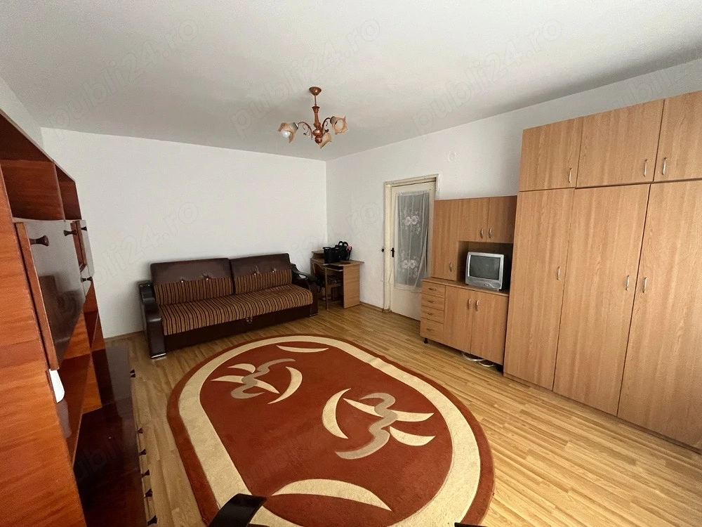 Apartament 1 cameră decomandat, 42 mp, cu chiriași, ideal investiție   Zimbru