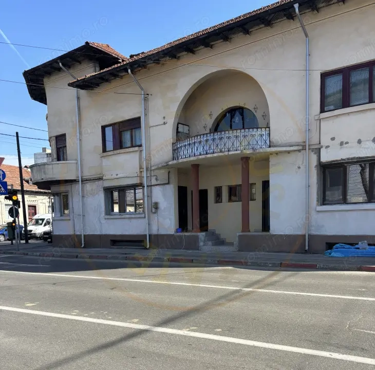 Spațiu birouri / locuință – 181 mp utili, etaj + mansardă în vilă, Centru Piteșt