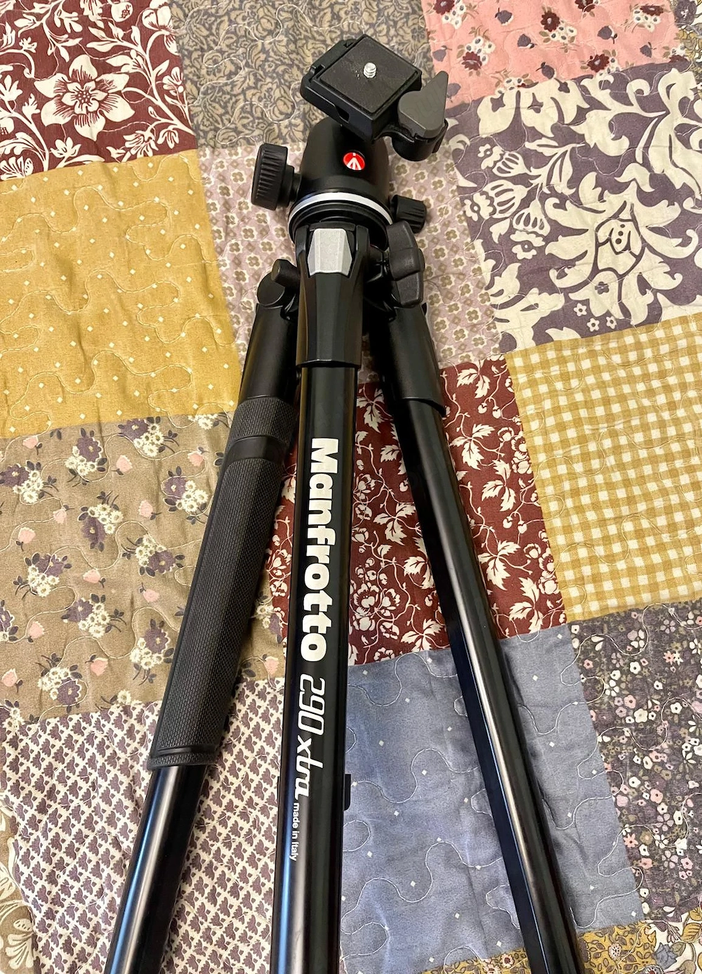 Trepied Manfrotto model 290XTA3-BH cu cap bila