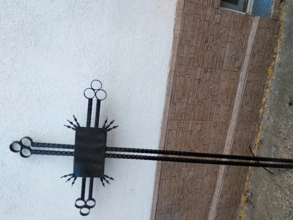 Vând grilaje pt.morminte și cruci în Botoșani.