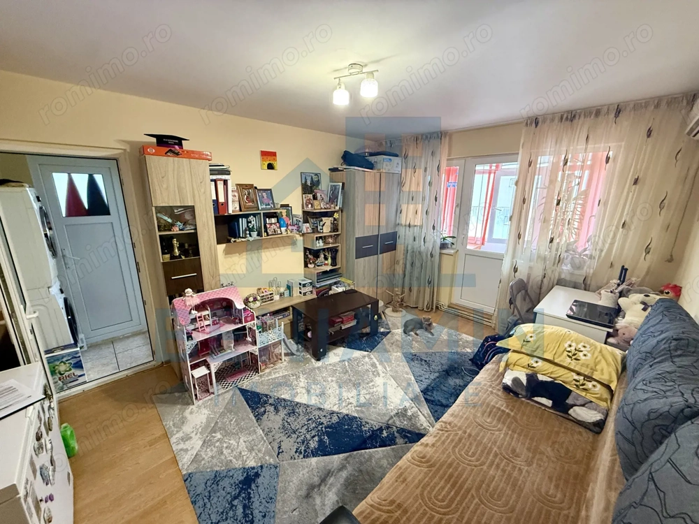 3 camere - etaj 3 - 52mp - renovat - centrala - apa - Craiovita Noua