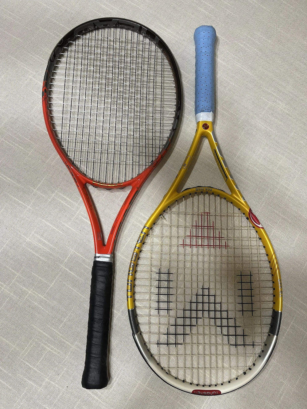 Rachete tenis 75lei buc.