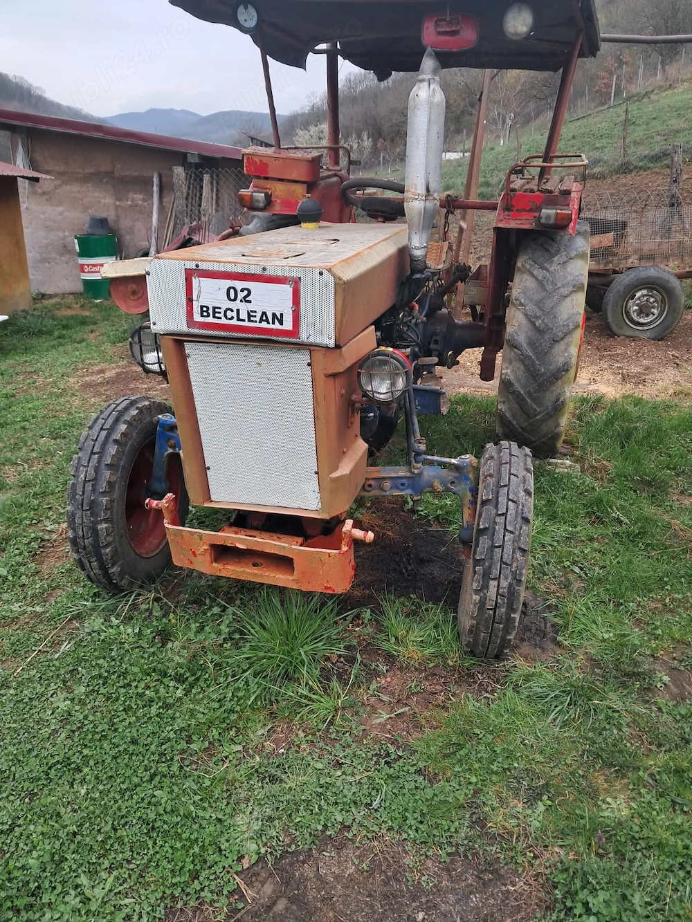Se vinde tractor masei ferguson motor perchins in 3 pistoane cu 2 manete la mic si mare 45 de cai 