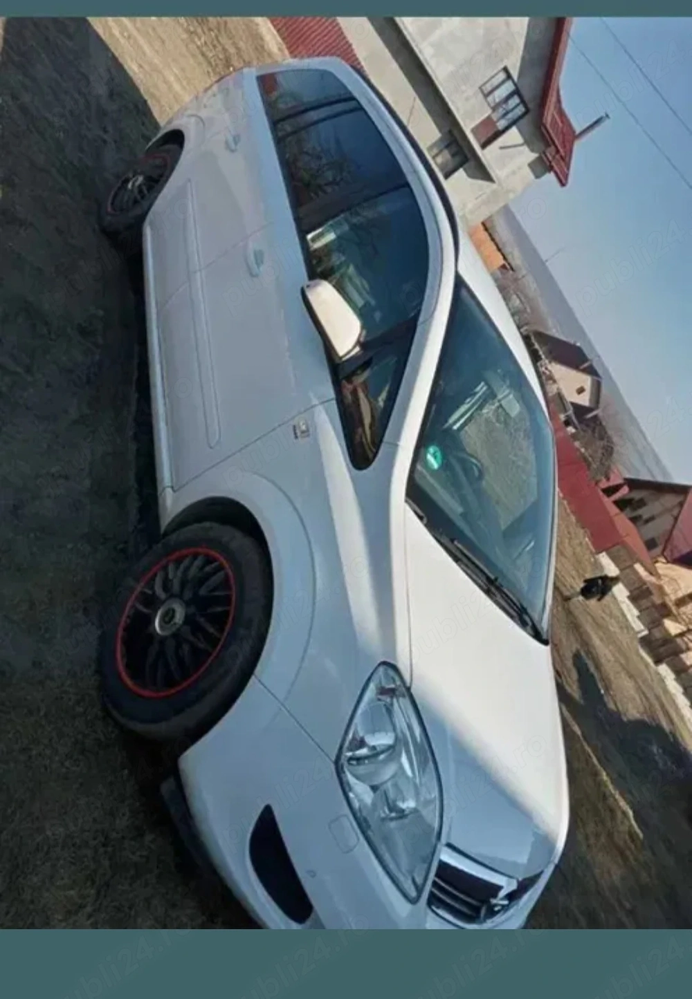 Vând sau schimb Opel Zafira