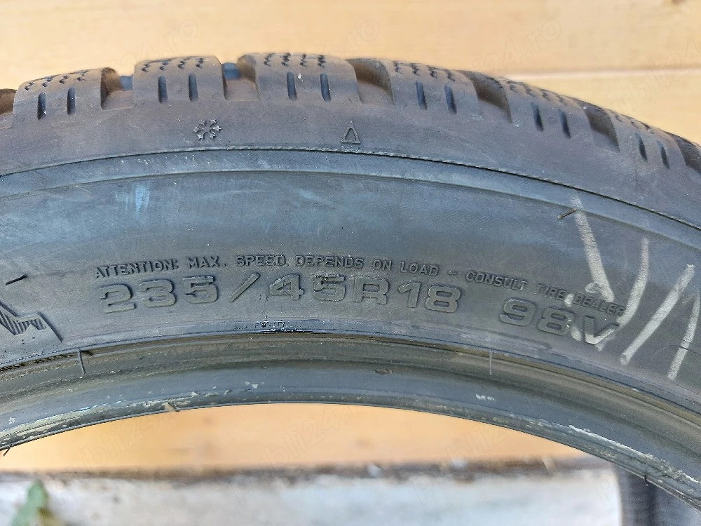 cauciucuri de iarna de vanzare 235/45R18 Dunlop