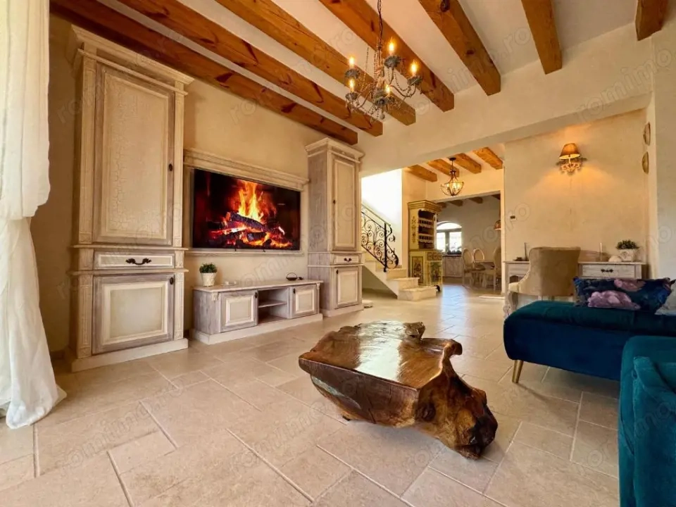 Casa cu 4 camere 160 mp + curte 250 mp, parcare, pet friendly, zona Tractorul 