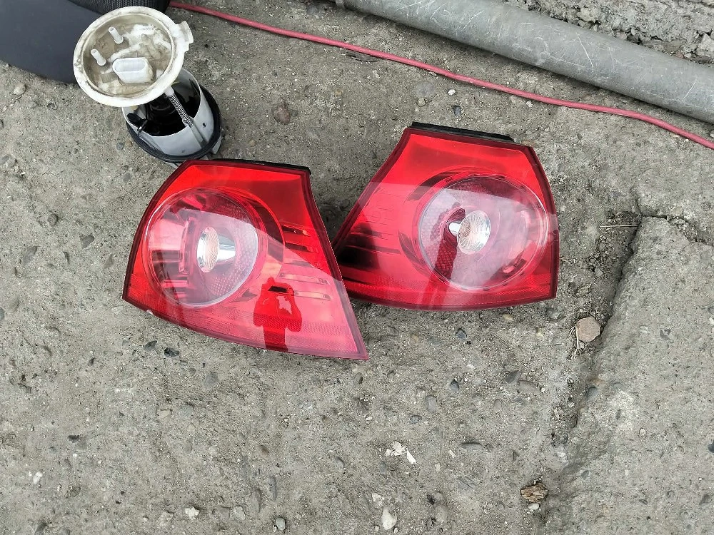 Stopuri golf 5, stare buna, 700 lei , spate