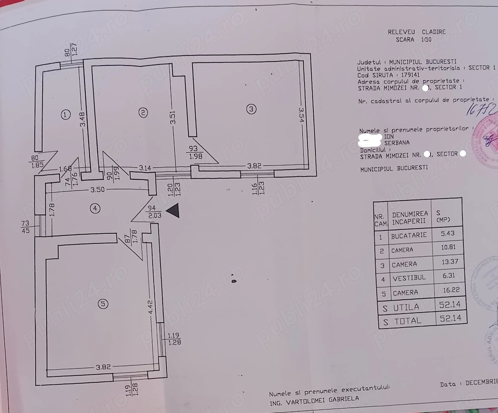 Casa demolabila , curte 579 mp cu toate utilitatiile