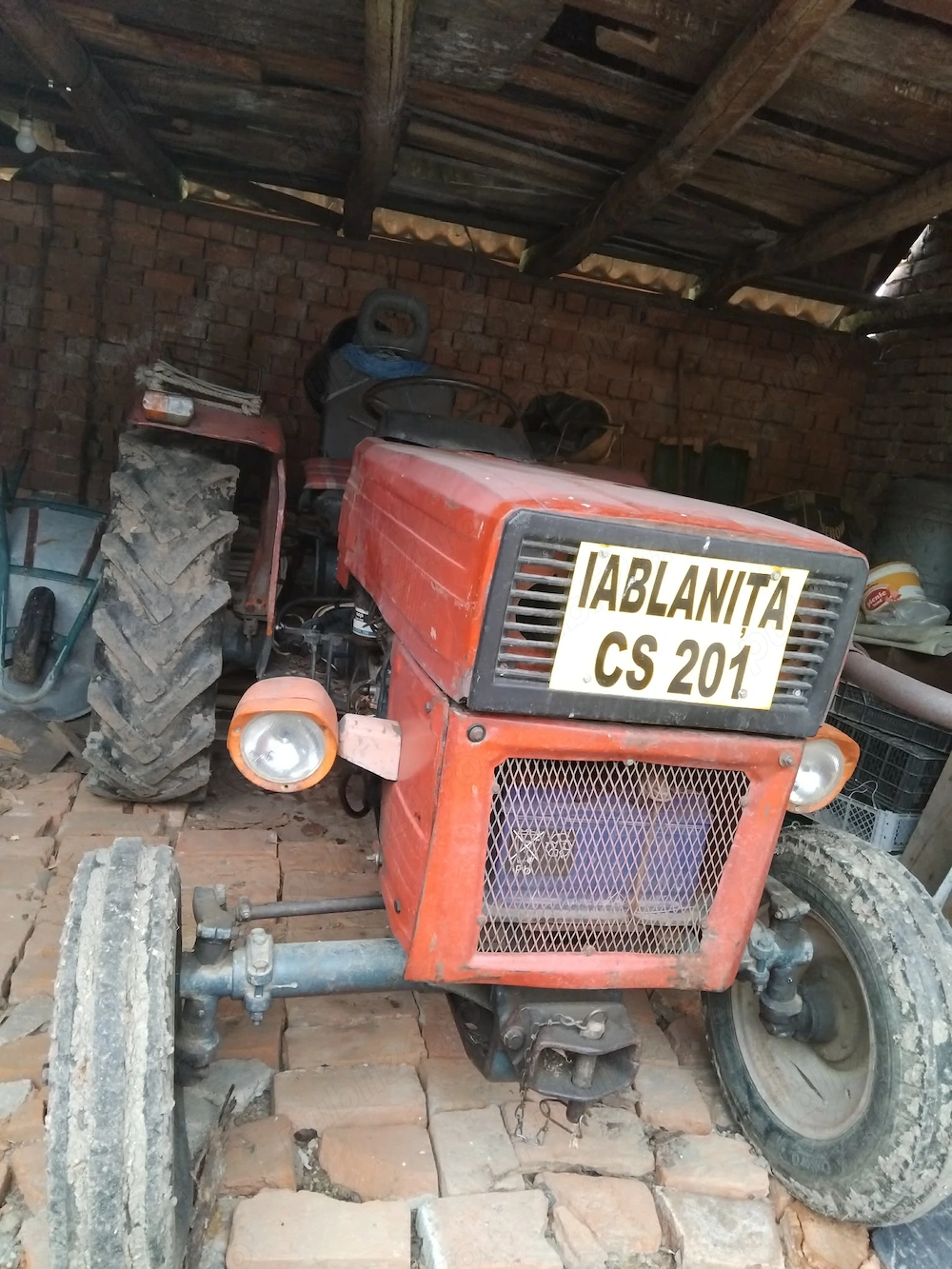 Vând Tractor UTB U445 cu remorcă, plug și prășitoare