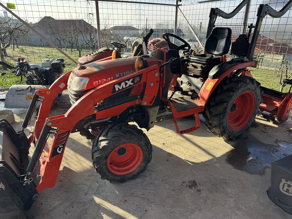 Tractor KUBOTA B10 varianta B1241D-F
