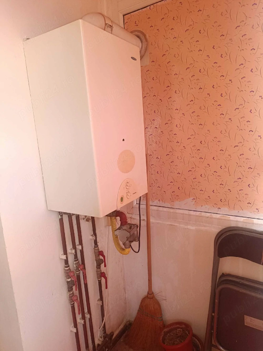 Vind Garsionera, în Caransebeș, Balta Sarata,etaj 3  sc c Ap 12,mobilata centrala termopane,mai mul,