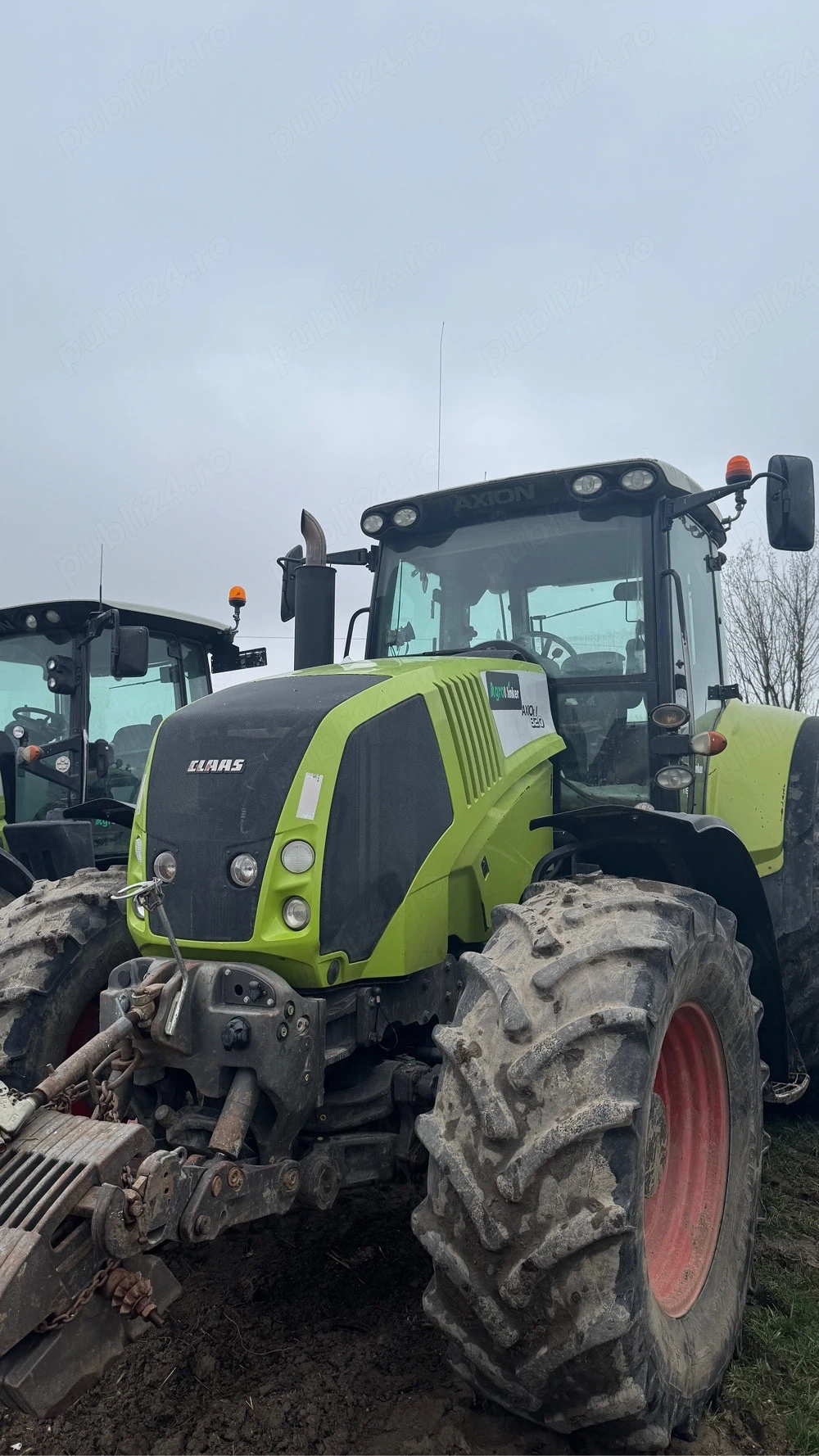 tractor Axion 820 